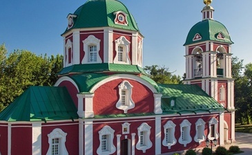 Расположилась на живописных берегах реки Усманка деревенька Алексеевка. Ее владелец Алексей Семенович Лосев основал здесь родовое поместье. Над рекой вырос усадебный дом, пустил свои дорожки усадебный парк с системой прудов и заиграл колокольным звоном красивейший храм.