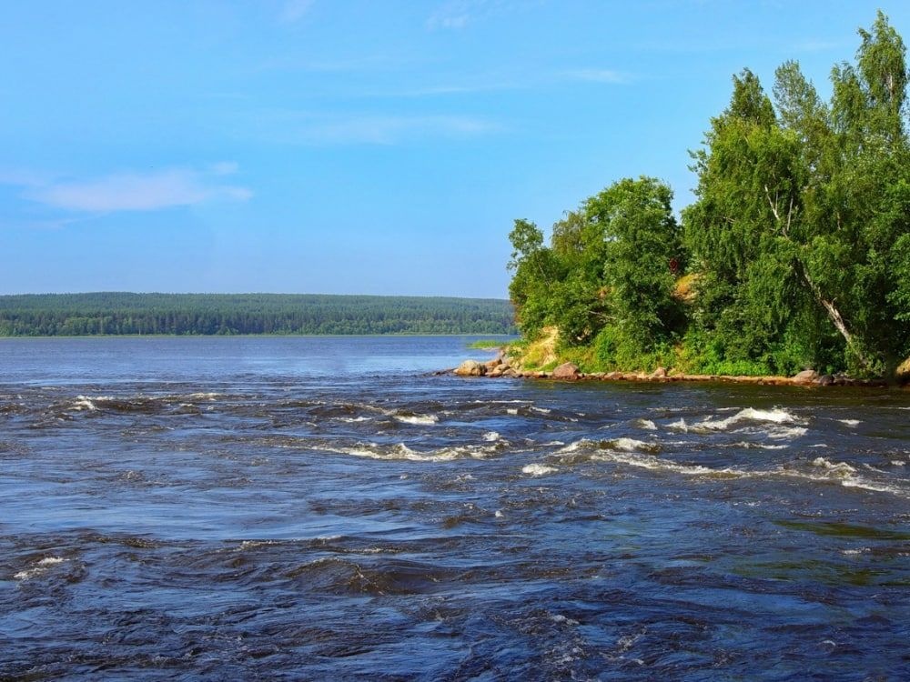 ИЖС на берегу Суходольского озера.