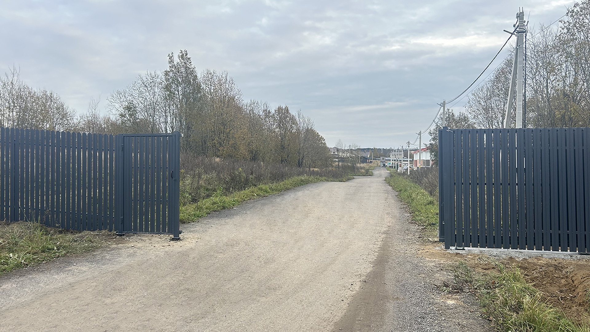 Огороженная территория, видеонаблюдение